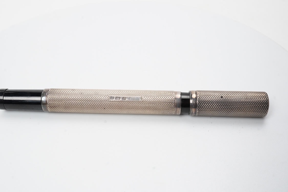 A Waterman FDW No.42.5 safety pen in silver in fine barley pattern with 14ct. gold manifold nib
